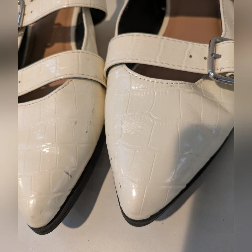 Old Navy White Crocodile Slingback Flats Size 8
